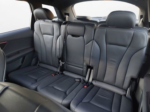 Used 2025 Audi Q7 3.0T Premium Plus image 21