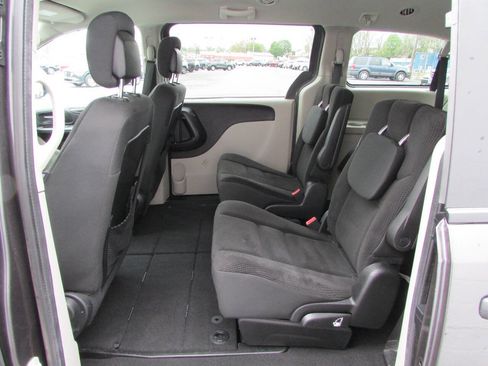 Used 2019 Dodge Grand Caravan SE w/ UConnect Hands-Free Group FWD image 5