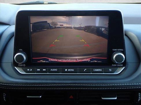 Used 2022 Nissan Rogue SV image 17