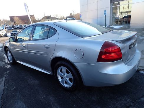 Used 2008 Pontiac Grand Prix SE image 3