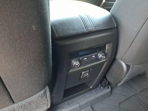Used 2023 Chevrolet Traverse LT FWD image 15