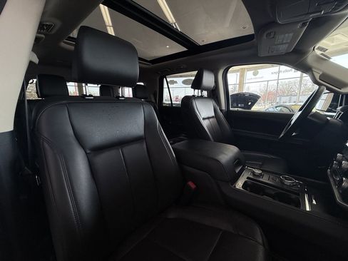Used 2024 Ford Expedition XLT AWD/4WD image 30
