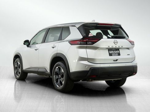 Used 2025 Nissan Rogue SV AWD/4WD image 3