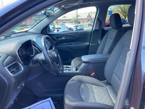 Used 2019 Chevrolet Equinox LT w/ Sun & Navigation Package AWD/4WD image 9