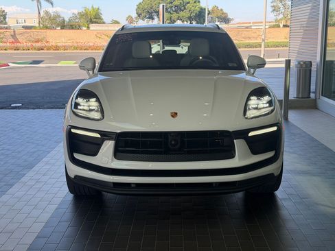 Certified 2023 Porsche Macan AWD/4WD image 5