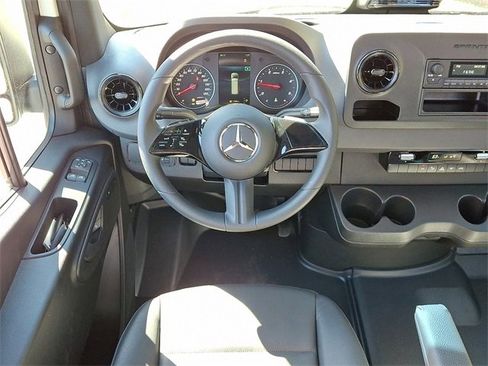 Used 2025 Mercedes-Benz Sprinter 2500 image 11