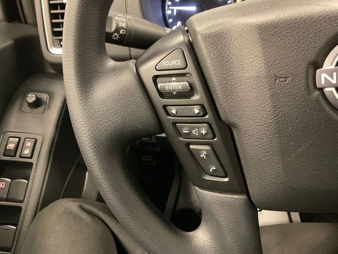Used 2024 Nissan Frontier SV image 18