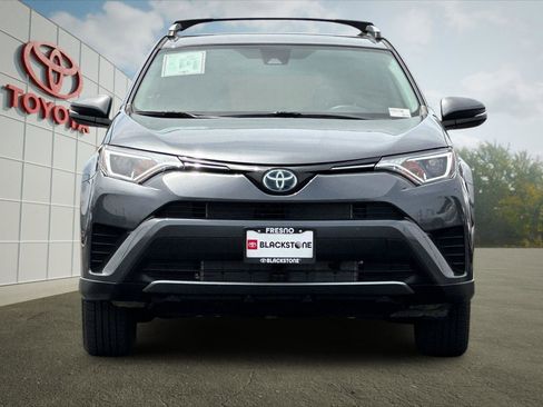 Certified 2018 Toyota RAV4 LE AWD/4WD image 8