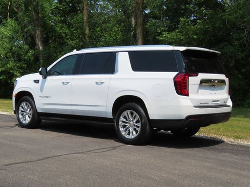 Used 2024 GMC Yukon XL SLE AWD/4WD image 6