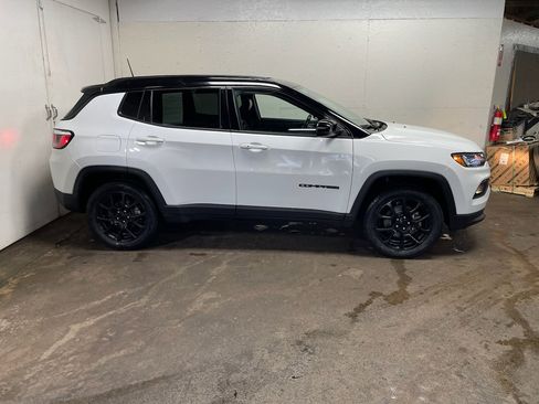 Used 2022 Jeep Compass Altitude w/ Convenience Group image 4