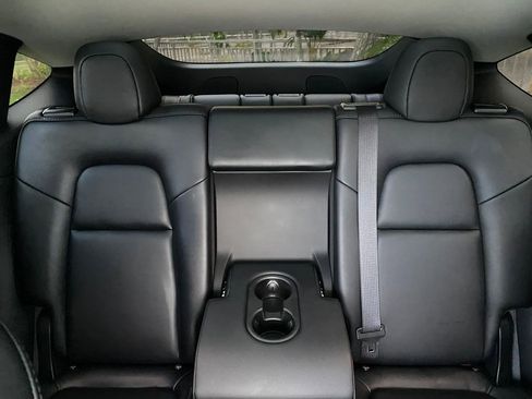 Used 2024 Tesla Model Y Long Range image 18