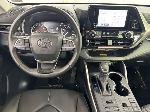 Used 2024 Toyota Highlander XLE image 27
