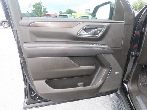 Used 2021 Chevrolet Tahoe Z71 w/ Z71 Off-Road Package AWD/4WD image 23