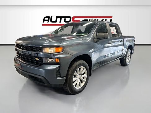 Used 2019 Chevrolet Silverado 1500 Custom w/ Custom Value Package image 3