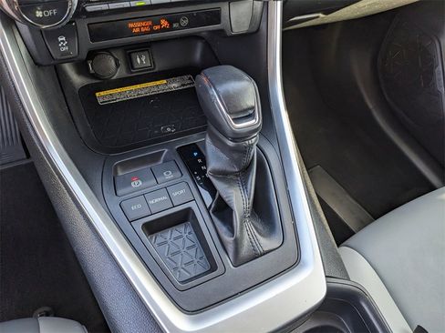 Used 2019 Toyota RAV4 XLE Premium image 29