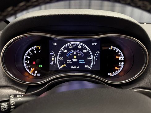 Used 2017 Jeep Grand Cherokee Limited image 19