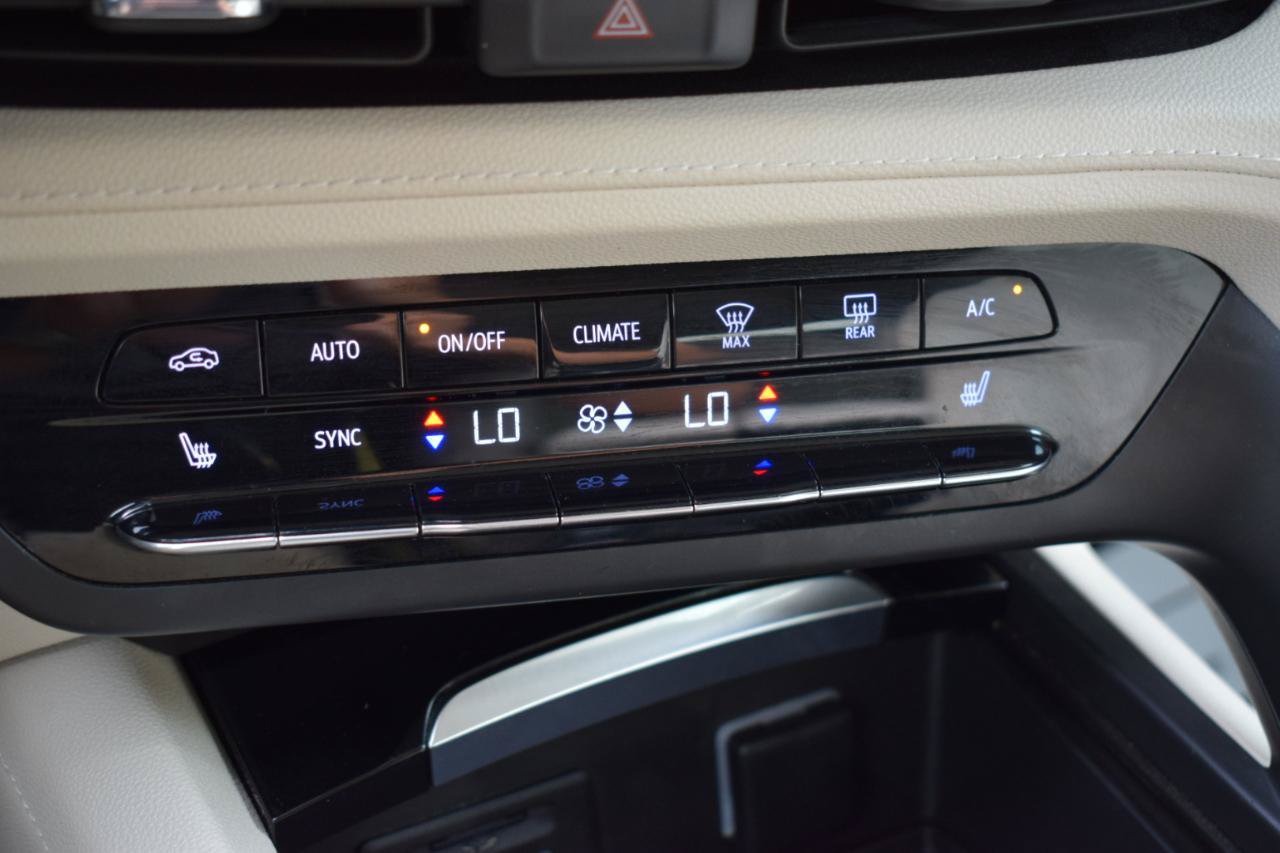 Used 2021 Buick Envision Essence w/ Technology Package I FWD image 33