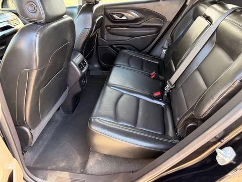 Used 2024 GMC Terrain SLT image 10