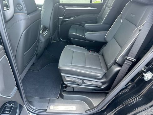 Certified 2026 Cadillac Escalade Luxury w/ LPO, Radiant Package AWD/4WD image 21