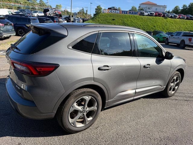 Used 2024 Ford Escape ST-Line w/ Tech Pack #1 AWD/4WD image 8