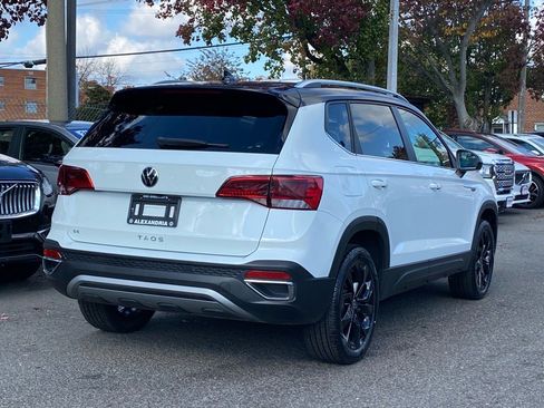 Certified 2023 Volkswagen Taos SE w/ Panoramic Sunroof Package image 3