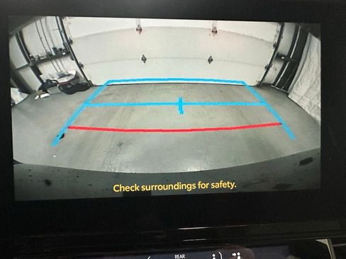 Used 2025 Toyota Sienna LE FWD image 36