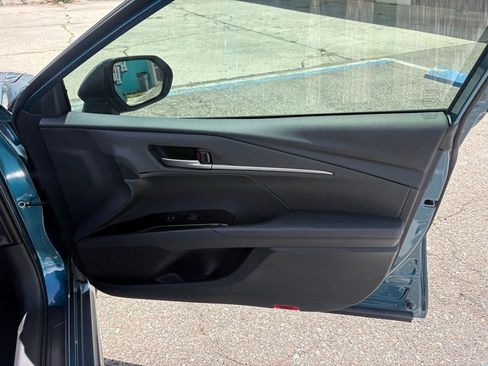 Used 2025 Toyota Camry SE w/ Multimedia Upgrade Package image 17