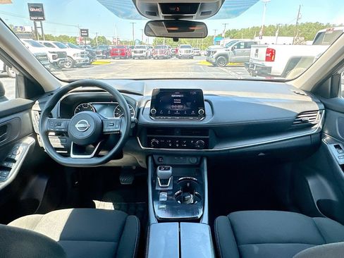 Used 2024 Nissan Rogue S FWD image 3