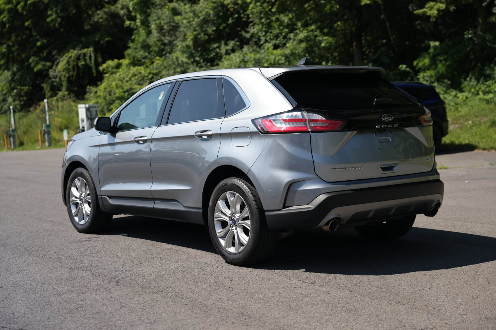 Used 2022 Ford Edge Titanium w/ Equipment Group 301A AWD/4WD image 3