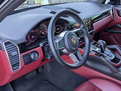 Used 2022 Porsche Cayenne image 4