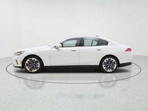 Used 2025 BMW i5 xDrive40 w/ Premium Package AWD/4WD image 8