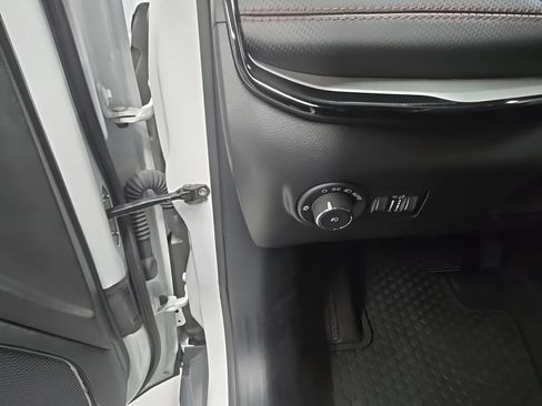Used 2025 Jeep Compass Trailhawk AWD/4WD image 10