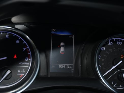 Used 2018 Toyota Camry SE image 13