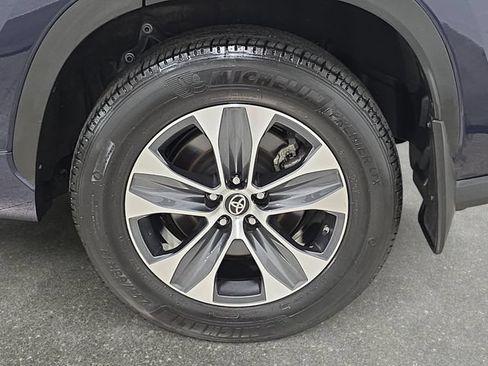Certified 2025 Toyota Highlander XLE AWD/4WD image 27