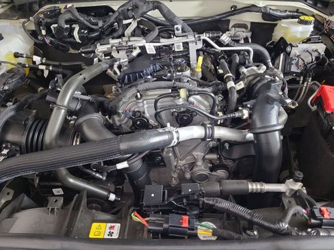 Used 2025 Ford Bronco Outer Banks image 24