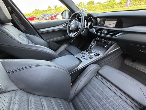 Used 2023 Alfa Romeo Stelvio Veloce AWD/4WD image 34