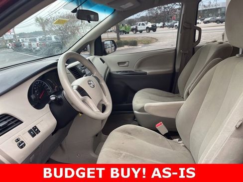 Used 2014 Toyota Sienna L image 7