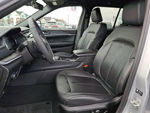 Certified 2025 Jeep Grand Cherokee Limited w/ Trailer Tow Package image 18