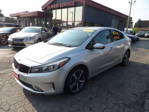 Used 2017 Kia Forte EX FWD image 1