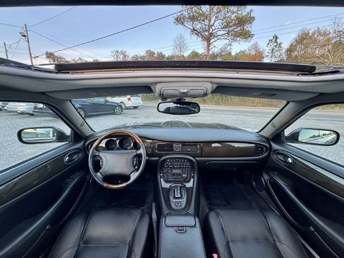 Used 1998 Jaguar XJ8 image 11