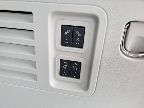 New 2026 GMC Acadia Denali w/ Super Cruise Package image 8