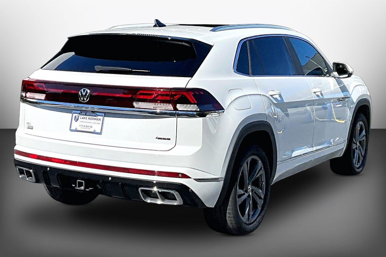 Used 2024 Volkswagen Atlas Cross Sport SEL R-Line AWD/4WD image 8