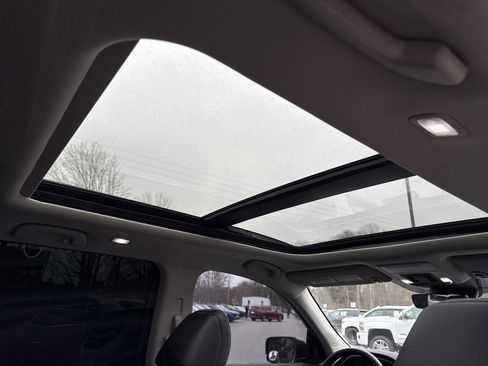 Used 2025 Honda Pilot Elite image 16