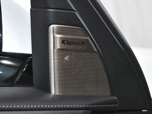 Used 2025 INFINITI QX80 Sensory image 11