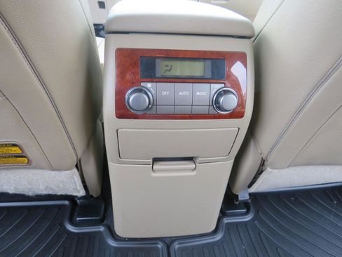 Used 2013 Toyota Highlander Limited image 37