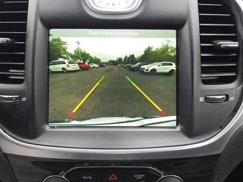 Used 2019 Chrysler 300 Touring w/ Quick Order Package 2EF RWD image 23
