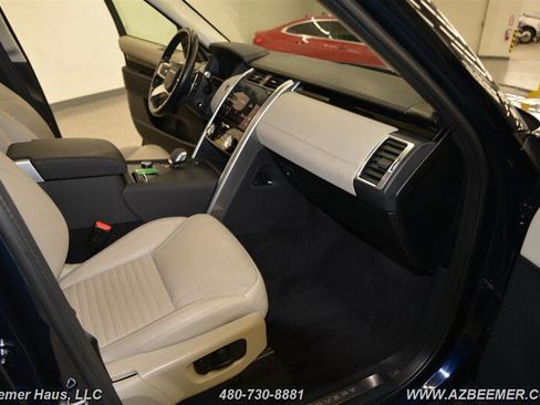 Used 2022 Land Rover Discovery S image 19