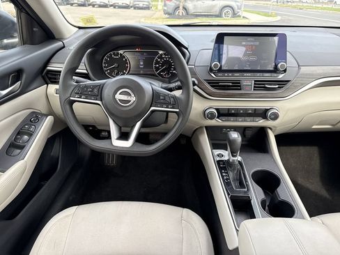 Certified 2025 Nissan Altima 2.5 SV FWD image 12