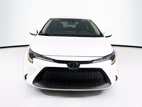 Used 2021 Toyota Corolla LE image 2