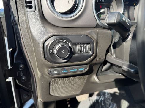 Used 2022 Jeep Wrangler Unlimited Rubicon 4xe AWD/4WD image 17